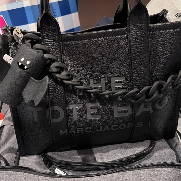 Bat sanitizer spray holder - Picture 2 of 2